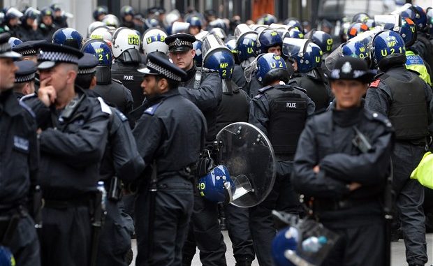 Riot police in clash with ‘anti-G8 squat’ in central London